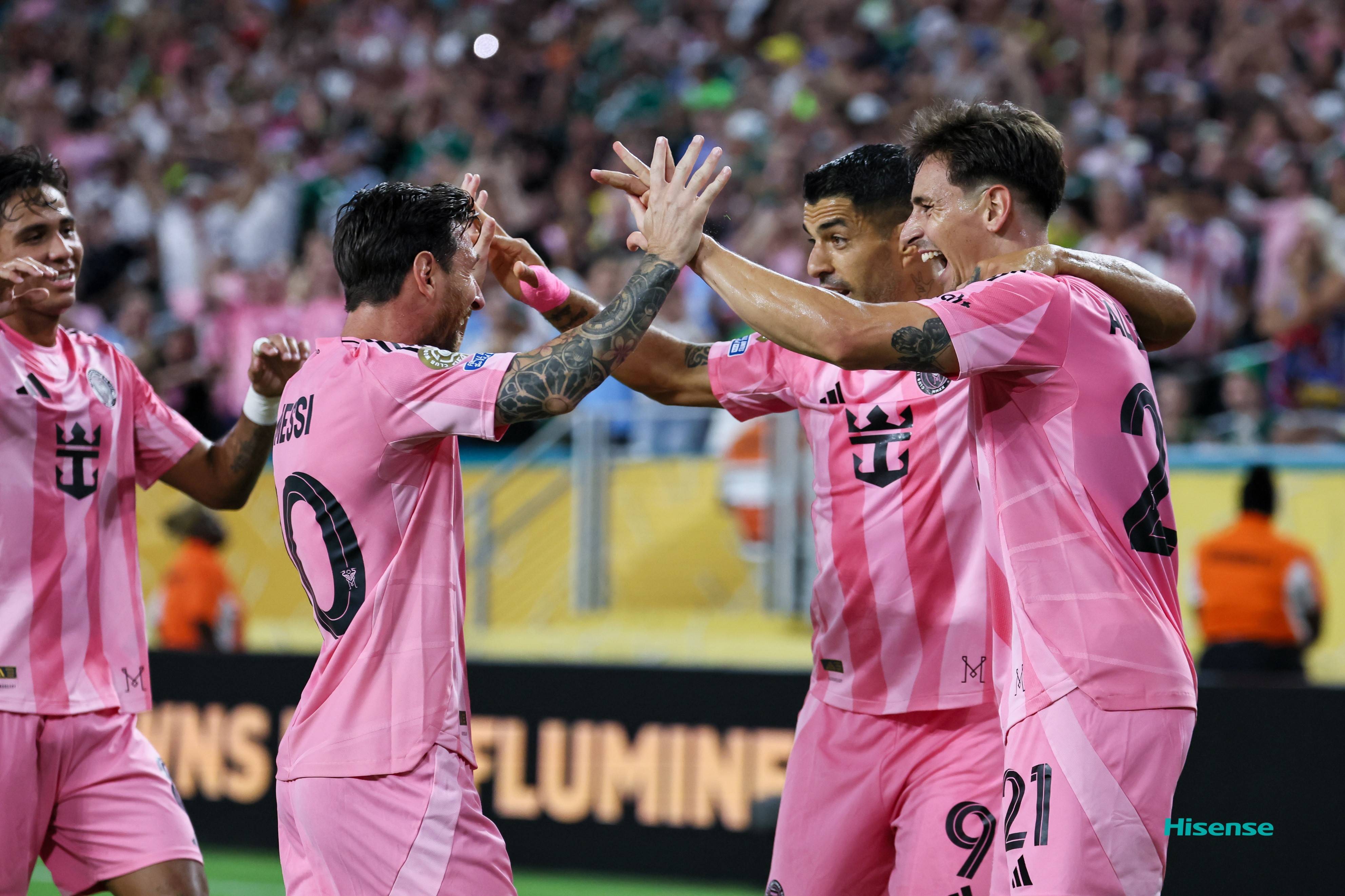 巴西球员在国际比赛中表现出色，受到媒体热捧