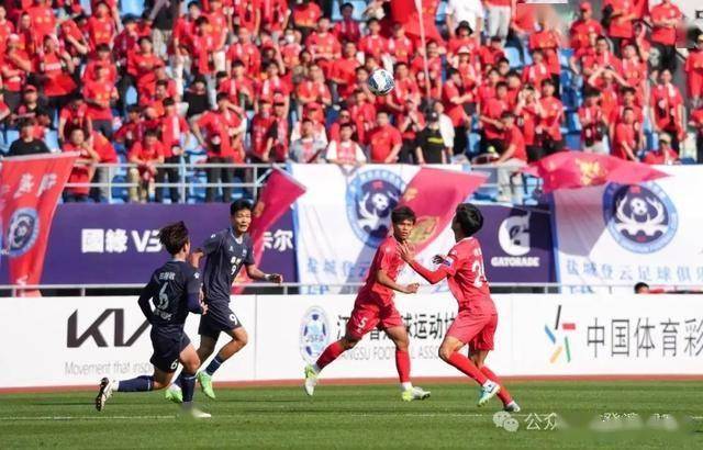 足球比赛中，中国队以一球胜出