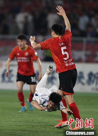 精彩对决频频上演,球员技艺飙升 精彩对决频频上演,球员技艺飙升