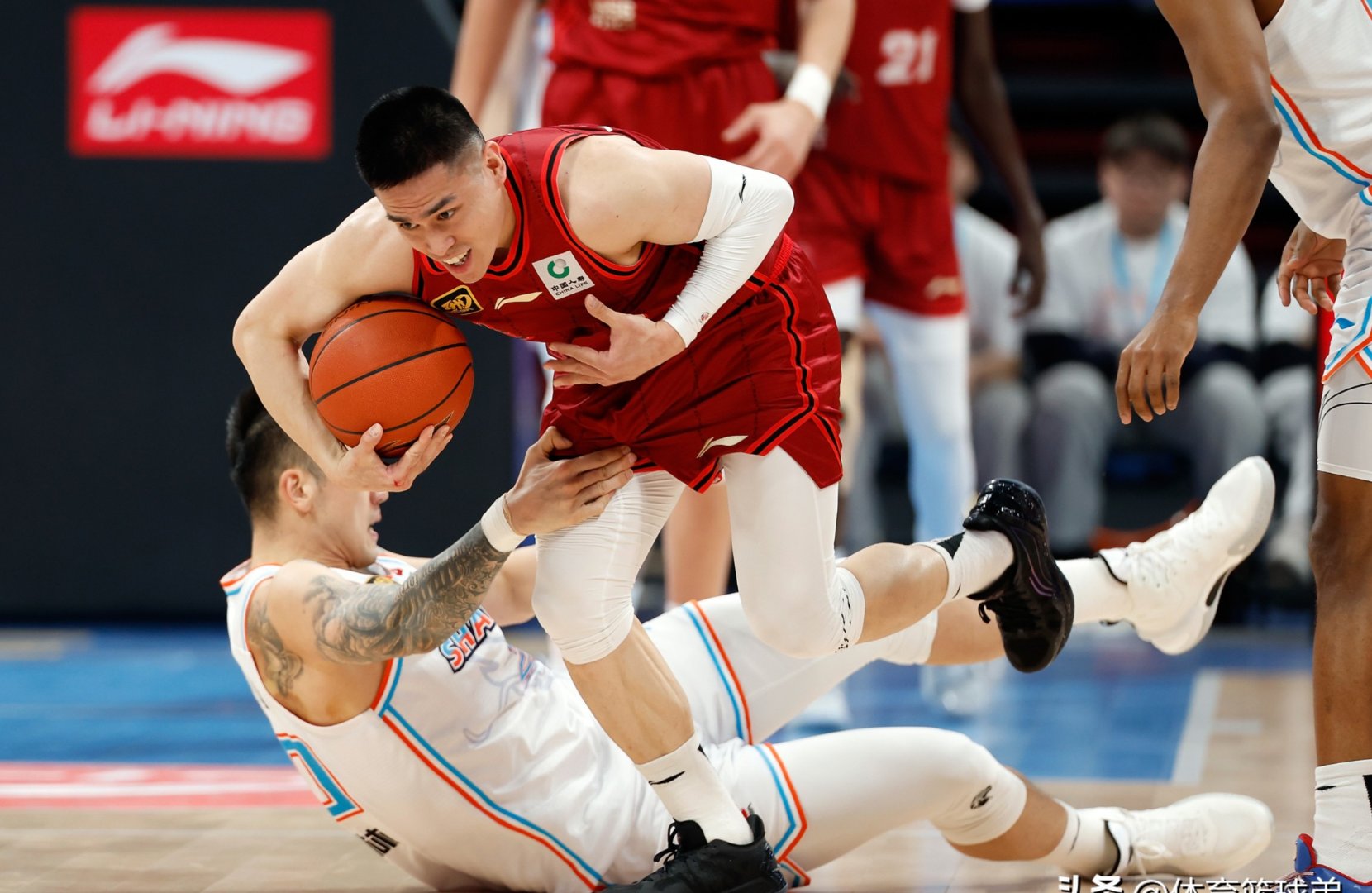 双方球队实力相当将角逐到底 双方球队实力相当将角逐到底